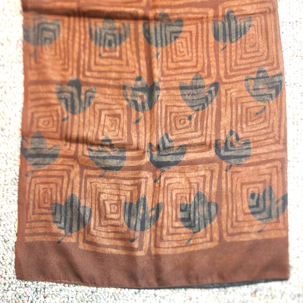 Bloomingdale's Geometric/Floral Patterned Doubles… - image 4